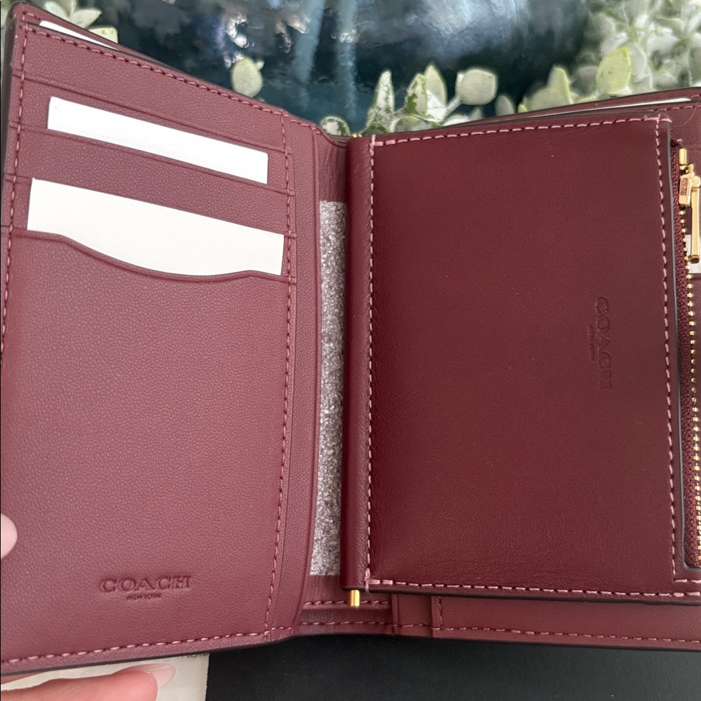 Coach Small Leather Wallet in Burgundy with Gold Logo - Picture 2 of 6